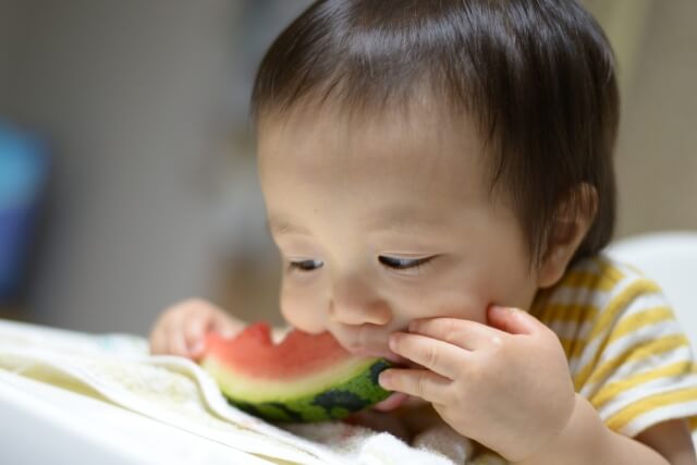 初めてスイカを食べる時の注意点